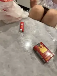 yang818 — 在 stripchat 直播的网络摄像头模特