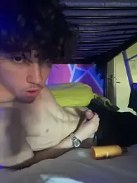 Golden_Mesto — 在 stripchat 直播的网络摄像头模特