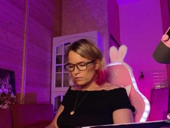 Findom_Lady_Shine — Bongacams stream photo (Jun 2026)