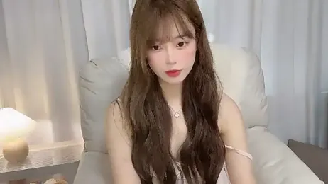 Yuuuuuly — Stripchat stream photo (Oct 2025)