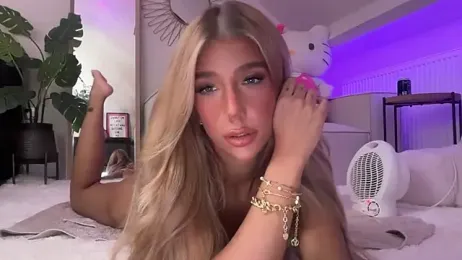 KENNIEXROSE — 在 stripchat 直播的网络摄像头模特