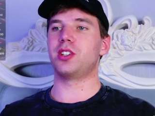 arthurwhitee — 在 camsoda 直播的网络摄像头模特