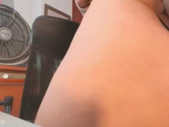 miley_baker — 在 chaturbate 直播的网络摄像头模特