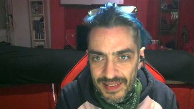 NewParejaAlm — Cam4 stream photo (Dec 2025)