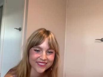 kittengirlxo — 在 chaturbate 直播的网络摄像头模特