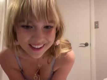 kittengirlxo — 在 chaturbate 直播的网络摄像头模特