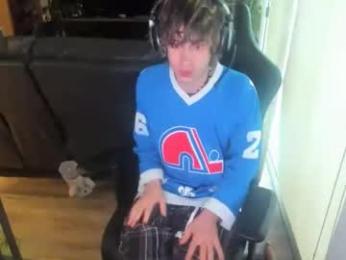 bashful4200 — 在 chaturbate 直播的网络摄像头模特