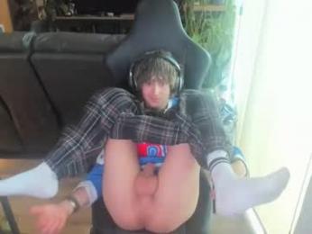 bashful4200 — 在 chaturbate 直播的网络摄像头模特