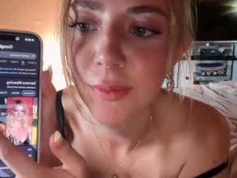 honeyyy95 — 在 chaturbate 直播的网络摄像头模特