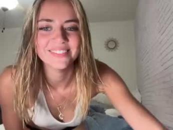 honeyyy95 — 在 chaturbate 直播的网络摄像头模特