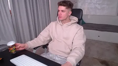 MaxKaiden — Stripchat stream photo (Apr 2026)