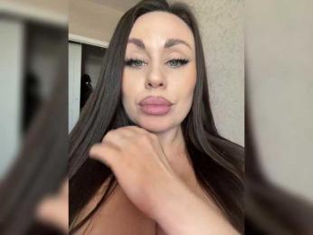 -Hennessy- — 在 bongacams 直播的网络摄像头模特