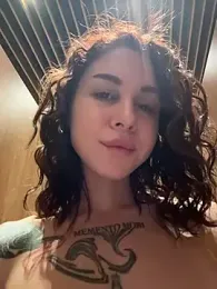 RosieDesire — 在 stripchat 直播的网络摄像头模特