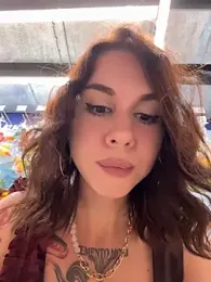 RosieDesire — 在 stripchat 直播的网络摄像头模特