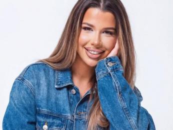 CapriAndersen — 在 livejasmin 直播的网络摄像头模特