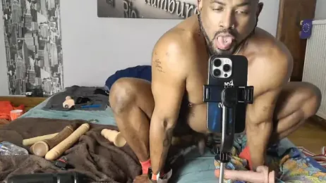 DildoPlayer33 — Stripchat stream photo (Sep 2026)