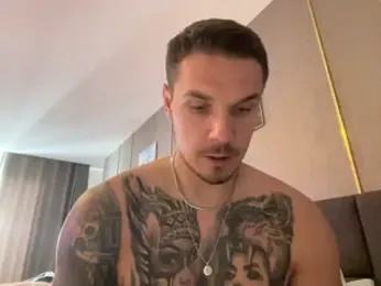 Hot__Tiger — 在 stripchat 直播的网络摄像头模特