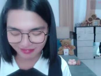 zhaviahale — 在 chaturbate 直播的网络摄像头模特