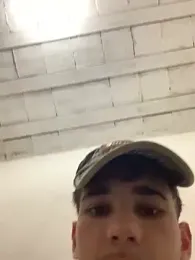 dovapo777 — 在 stripchat 直播的网络摄像头模特