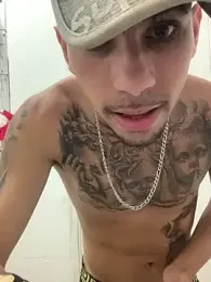 dovapo777 — 在 stripchat 直播的网络摄像头模特