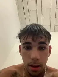 dovapo777 — 在 stripchat 直播的网络摄像头模特