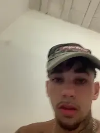 dovapo777 — 在 stripchat 直播的网络摄像头模特
