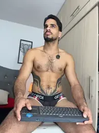 Maximiliano_ford — 在 stripchat 直播的网络摄像头模特