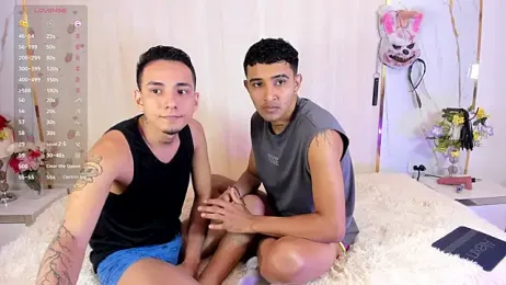 NoTopNoBot — 在 stripchat 直播的网络摄像头模特
