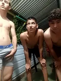 3hornys-straights — 在 stripchat 直播的网络摄像头模特