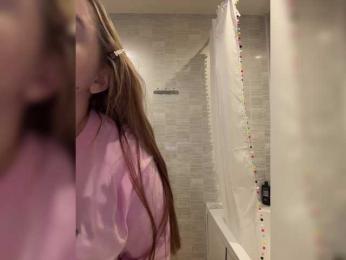 LittleDelora — 在 bongacams 直播的网络摄像头模特