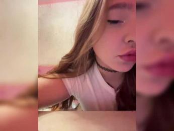 LittleDelora — 在 bongacams 直播的网络摄像头模特