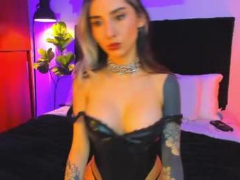 naugthymila3 — 在 chaturbate 直播的网络摄像头模特