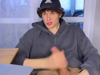 estremecerse — 在 chaturbate 直播的网络摄像头模特