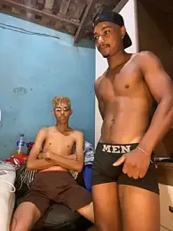 Leosilvaj1 — 在 stripchat 直播的网络摄像头模特