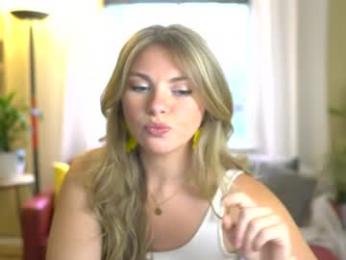 leahsunshine — 在 chaturbate 直播的网络摄像头模特