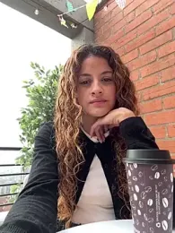 alana15 — 在 stripchat 直播的网络摄像头模特