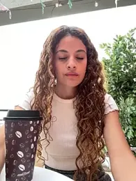 alana15 — 在 stripchat 直播的网络摄像头模特