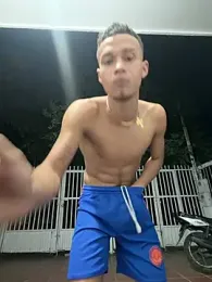 friends_lust_latin — 在 stripchat 直播的网络摄像头模特