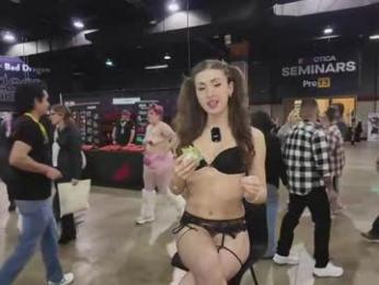 carriemadsin — Chaturbate stream photo (Apr 2026)