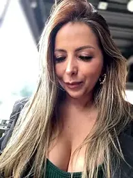 _Abril-Office1 — 在 stripchat 直播的网络摄像头模特