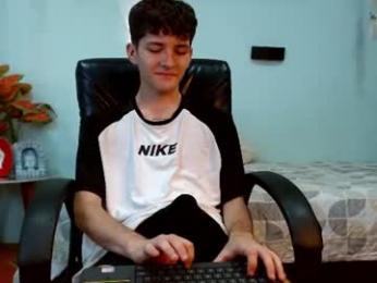 trevor_mob — 在 chaturbate 直播的网络摄像头模特