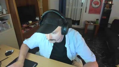 hornyboy327 — 在 cam4 直播的网络摄像头模特