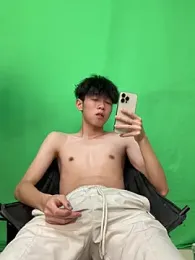 Hu_897 — 在 stripchat 直播的网络摄像头模特
