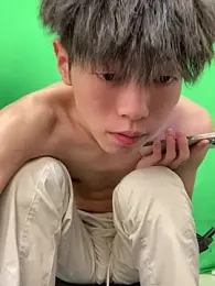 Hu_897 — 在 stripchat 直播的网络摄像头模特