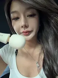 BBi-0329 — 在 stripchat 直播的网络摄像头模特