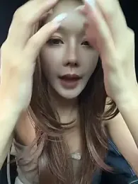 BBi-0329 — 在 stripchat 直播的网络摄像头模特