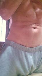 macho6868 — 在 cam4 直播的网络摄像头模特