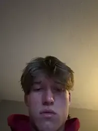 CollegeBull19 — 在 stripchat 直播的网络摄像头模特