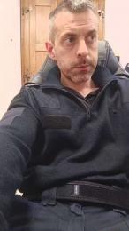 riky879 — 在 cam4 直播的网络摄像头模特