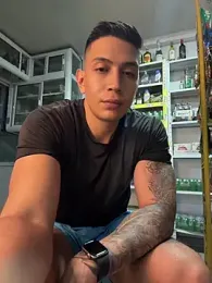 OliverWest04 — 在 stripchat 直播的网络摄像头模特
